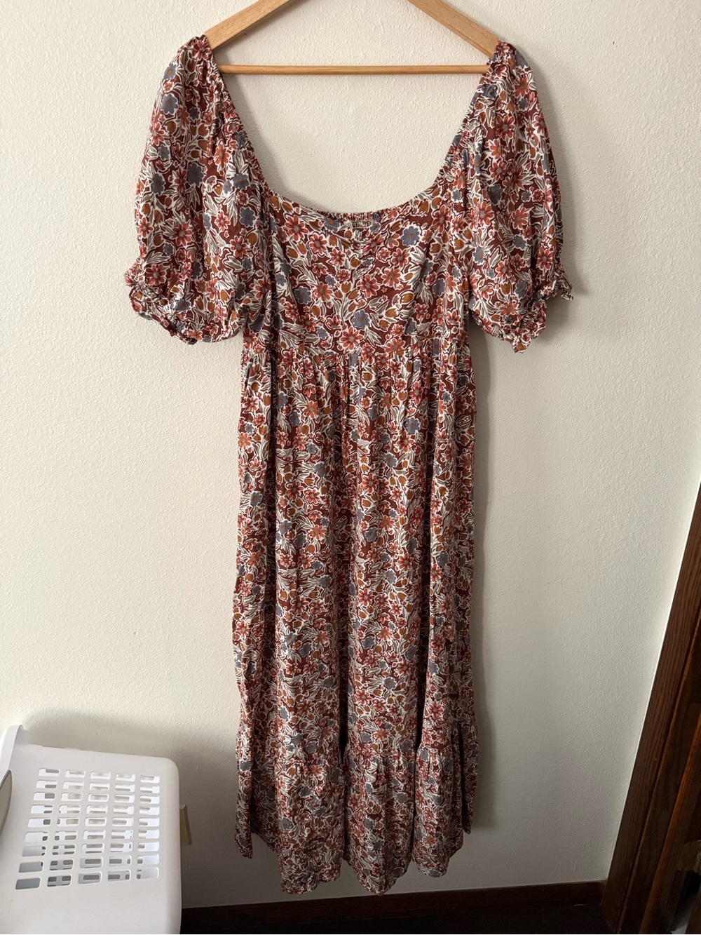 Rylee cru women’s xl Floral Puff-Sleeve Maxi Dress in Rust and Cream
